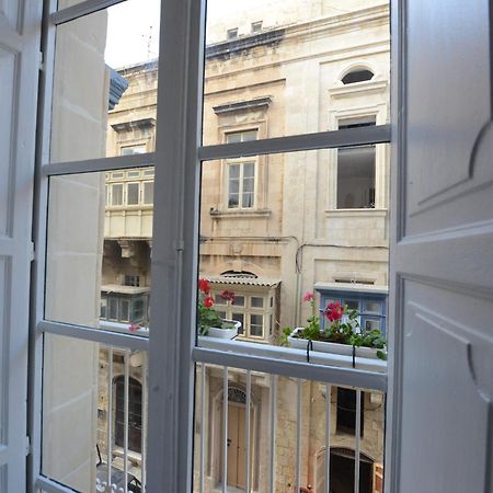 Paulos Valletta Luaran gambar