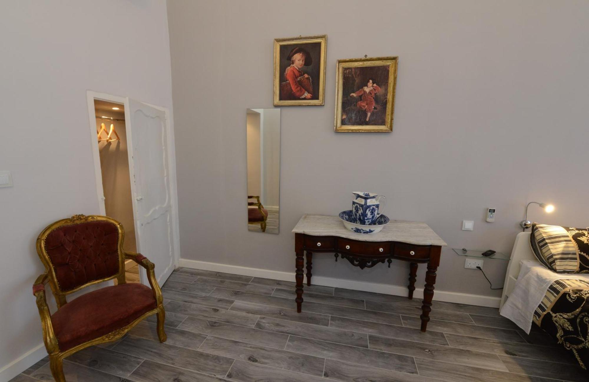 Paulos Valletta Luaran gambar