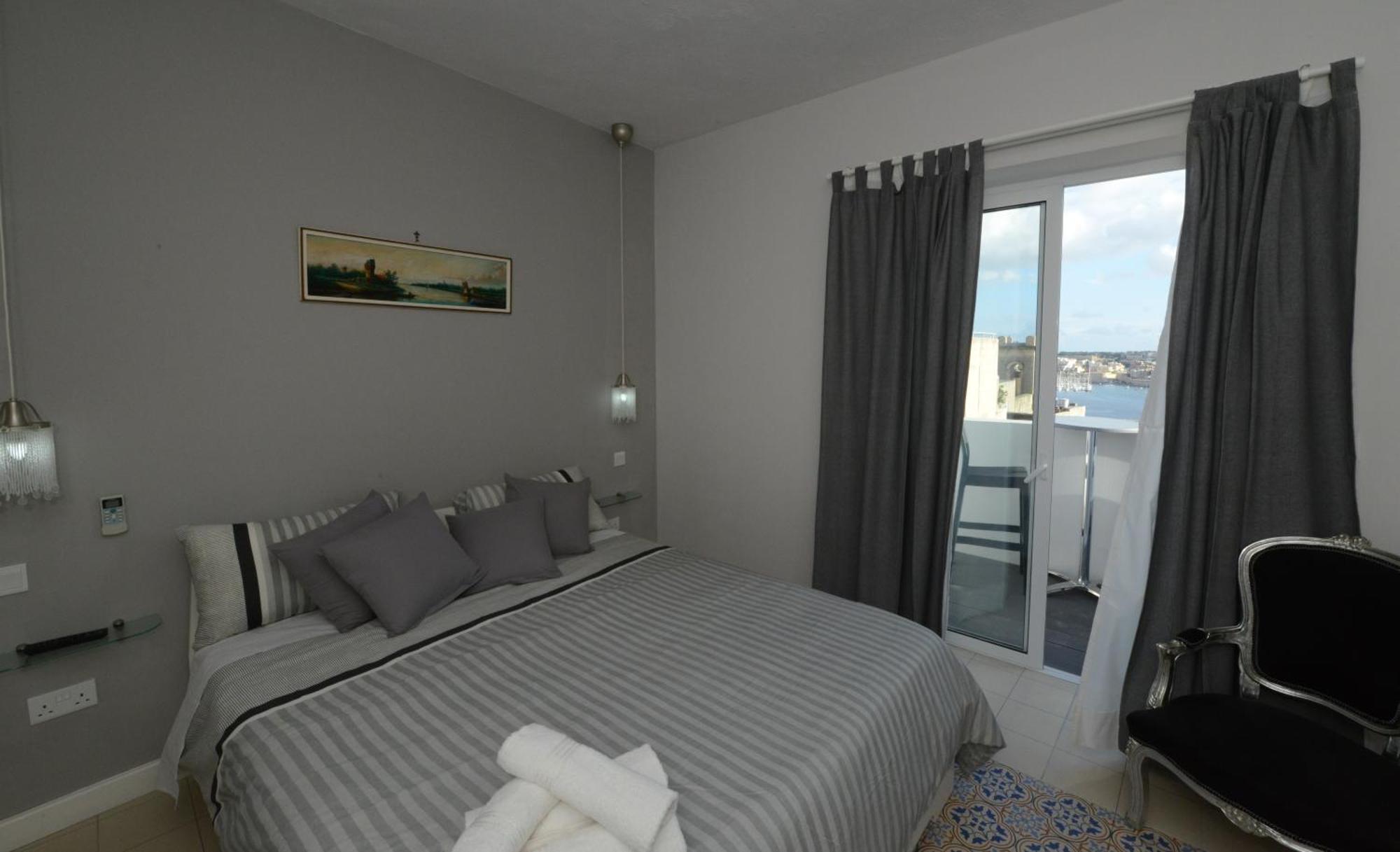 Paulos Valletta Luaran gambar