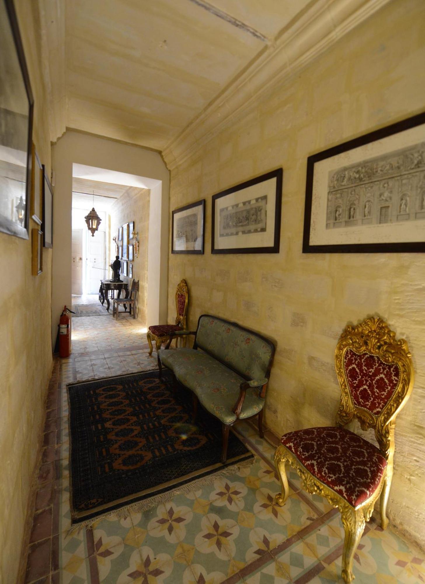 Paulos Valletta Luaran gambar