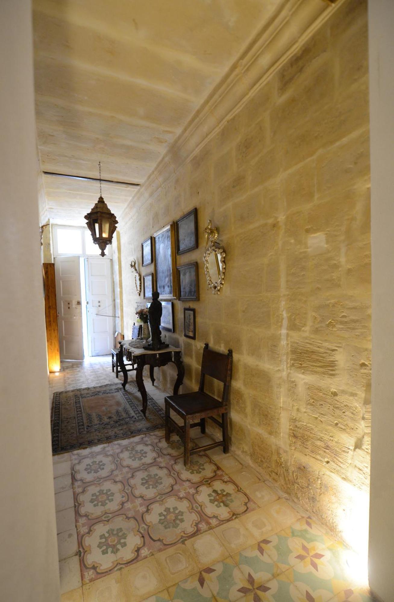 Paulos Valletta Luaran gambar