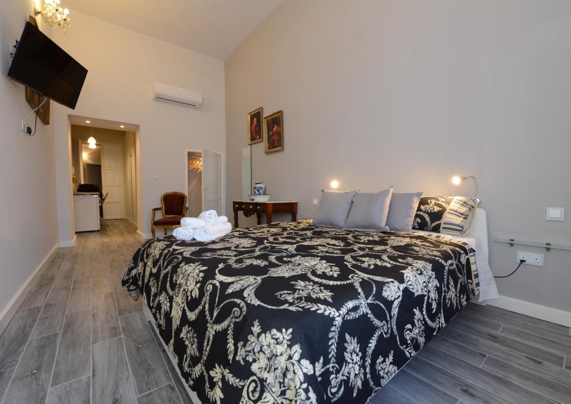 Paulos Valletta Luaran gambar