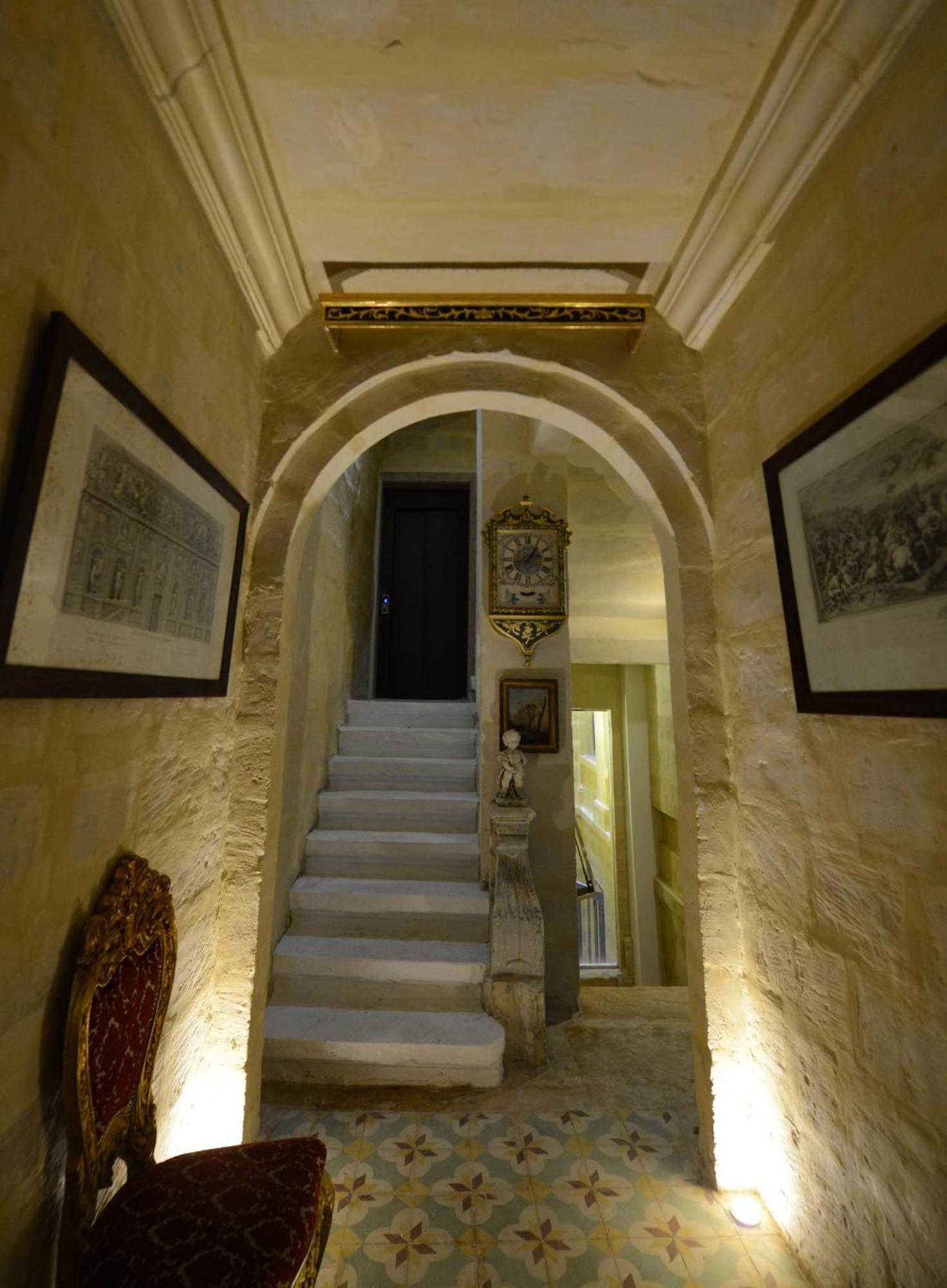 Paulos Valletta Luaran gambar