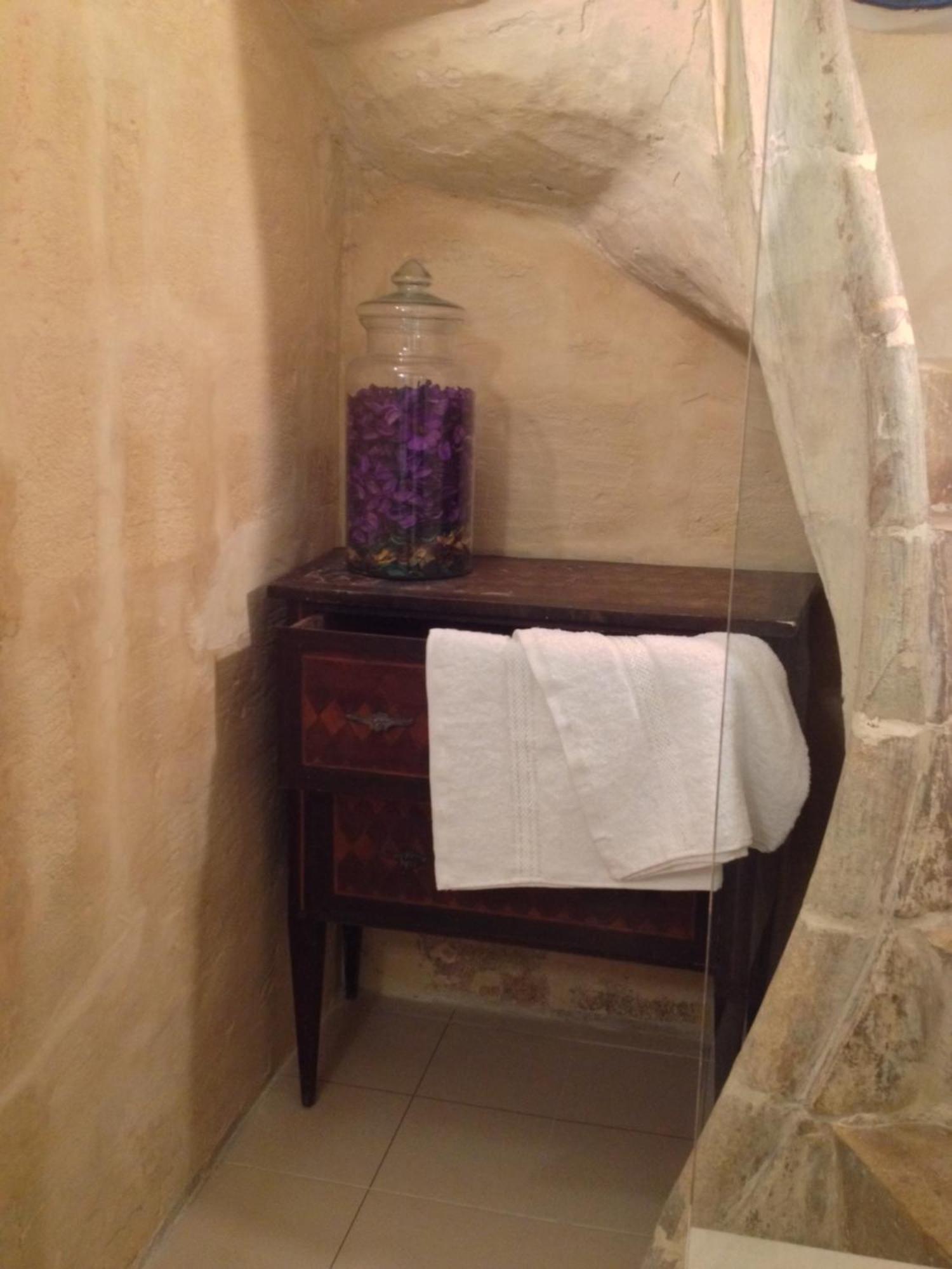 Paulos Valletta Luaran gambar