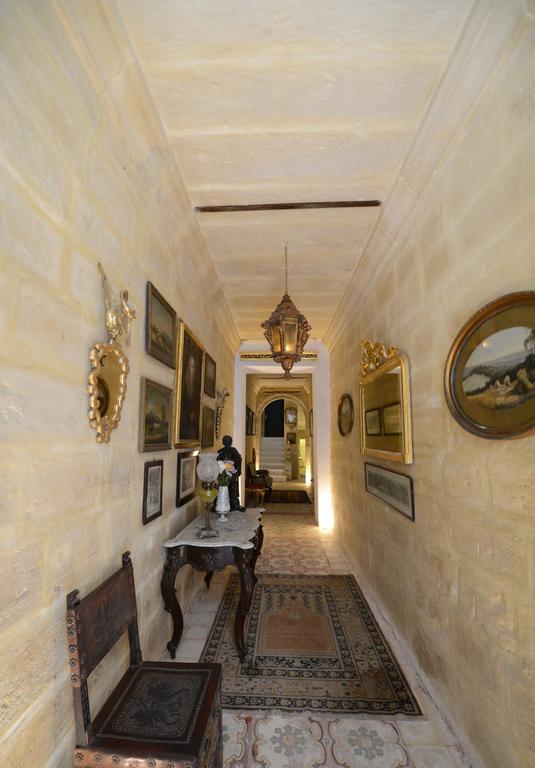 Paulos Valletta Luaran gambar