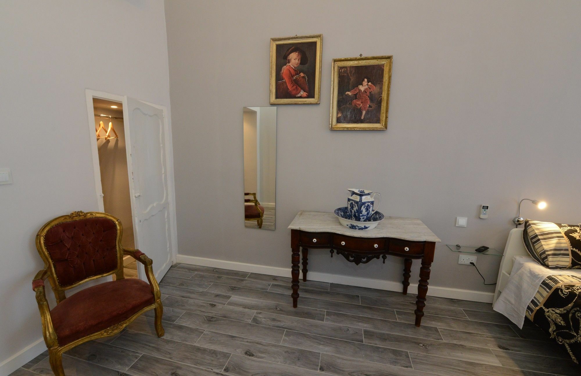Paulos Valletta Luaran gambar