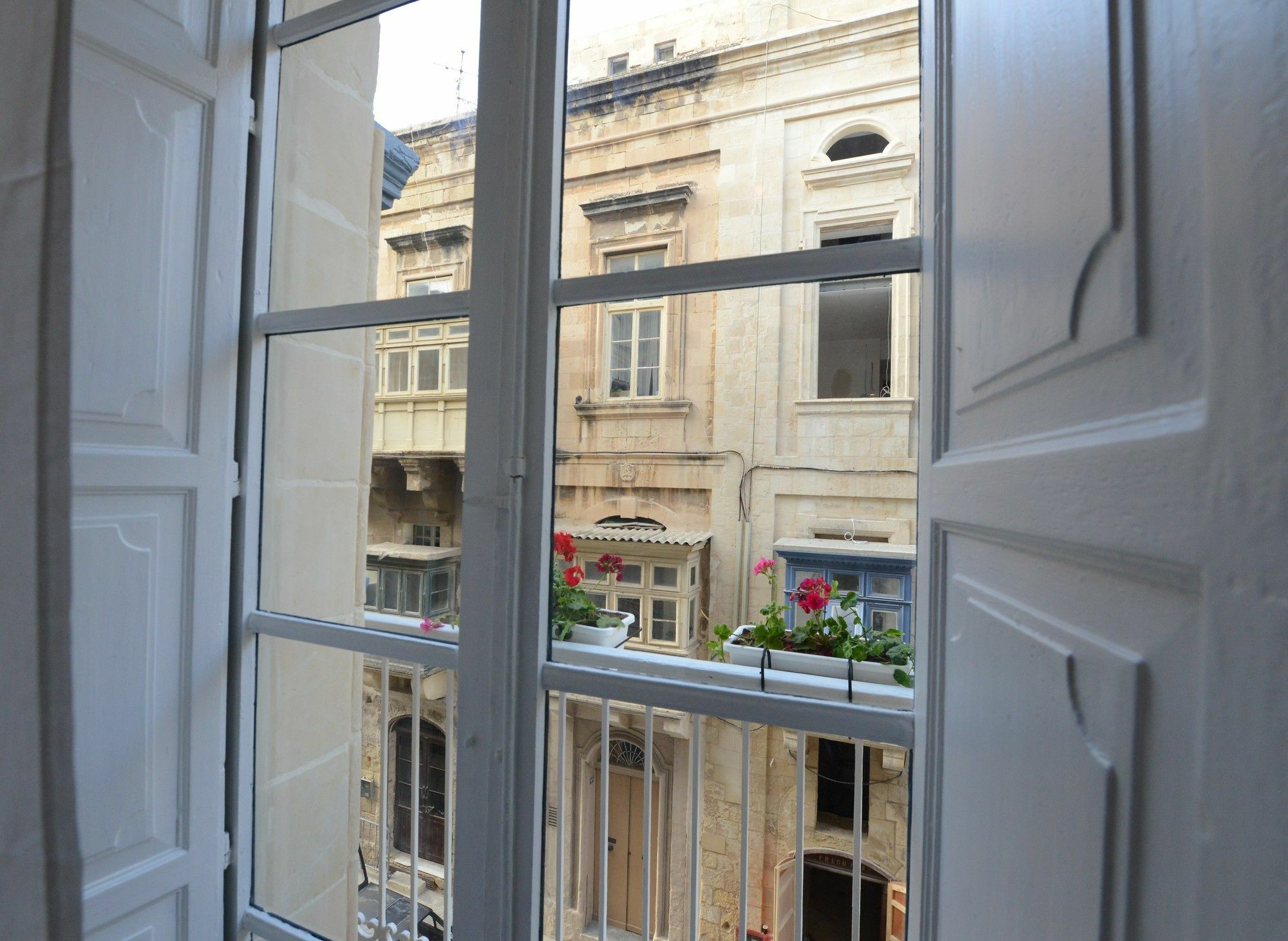 Paulos Valletta Luaran gambar